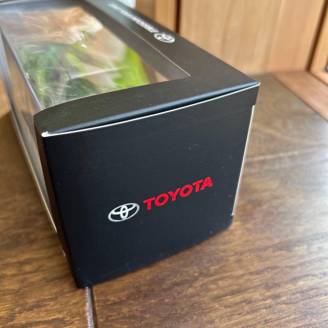 ハイラックス　ミニカー　30分の1スケール　ダイキャスト製