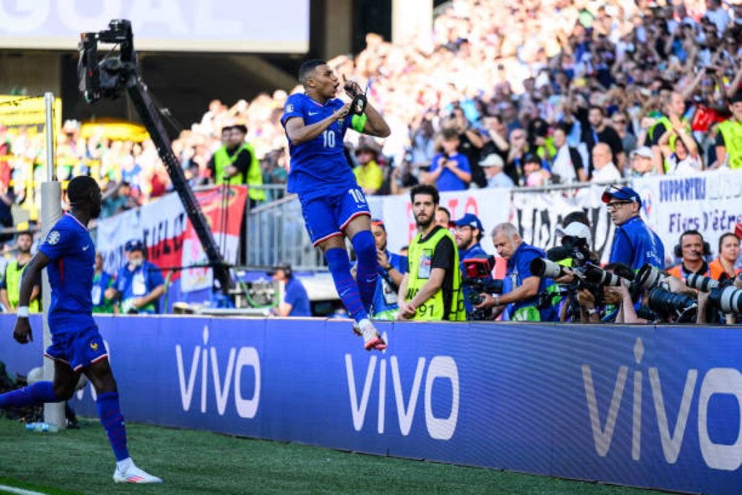 ムバッペ　ユニフォーム　フランス代表　オーセン　ユーロ2024（H）