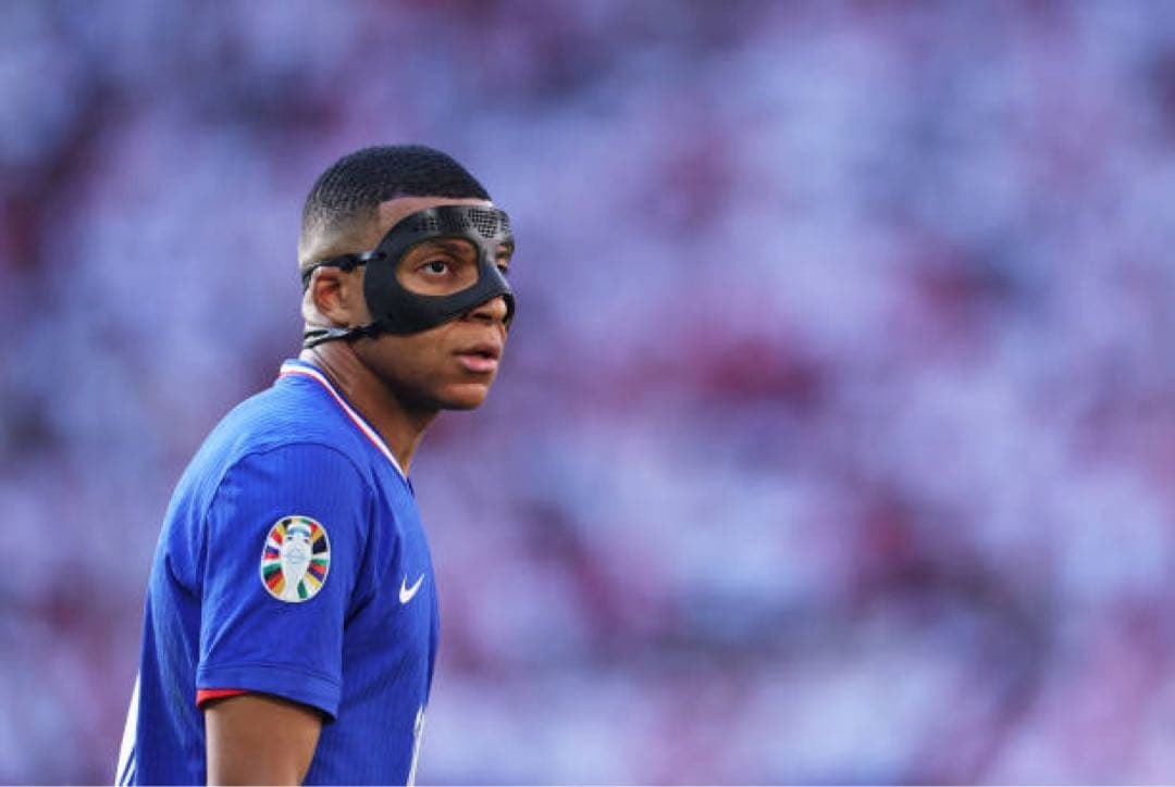 ムバッペ　ユニフォーム　フランス代表　オーセン　ユーロ2024（H）