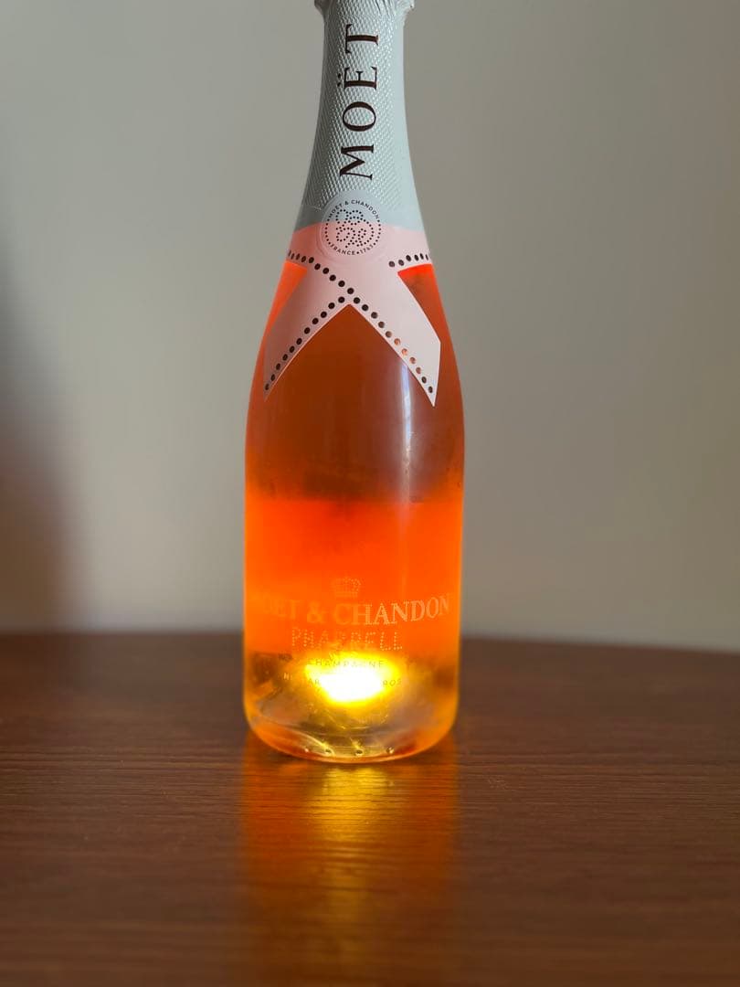 モエ・エ・シャンドン ネクター ロゼ ルミナス ファレル ウィリアムス