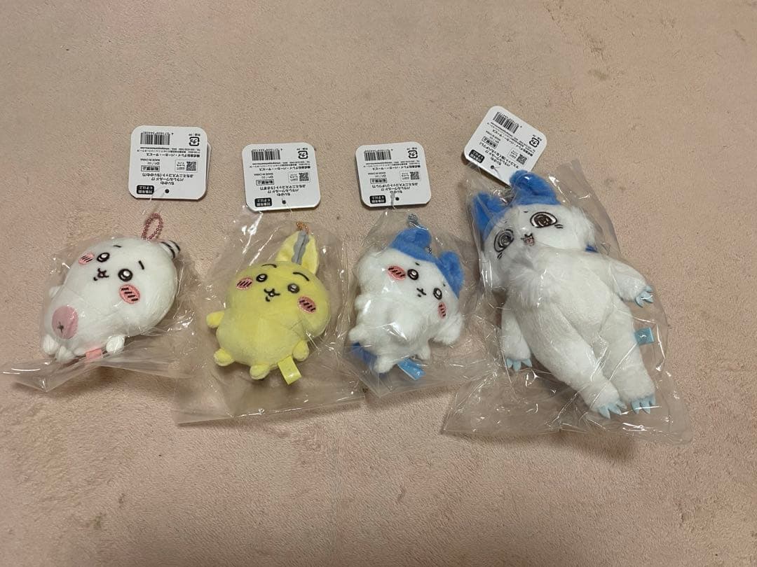 ちいかわ　パラレルワールド　ぷちミニマスコット　うさぎ　ハチワレ　ちいかわ