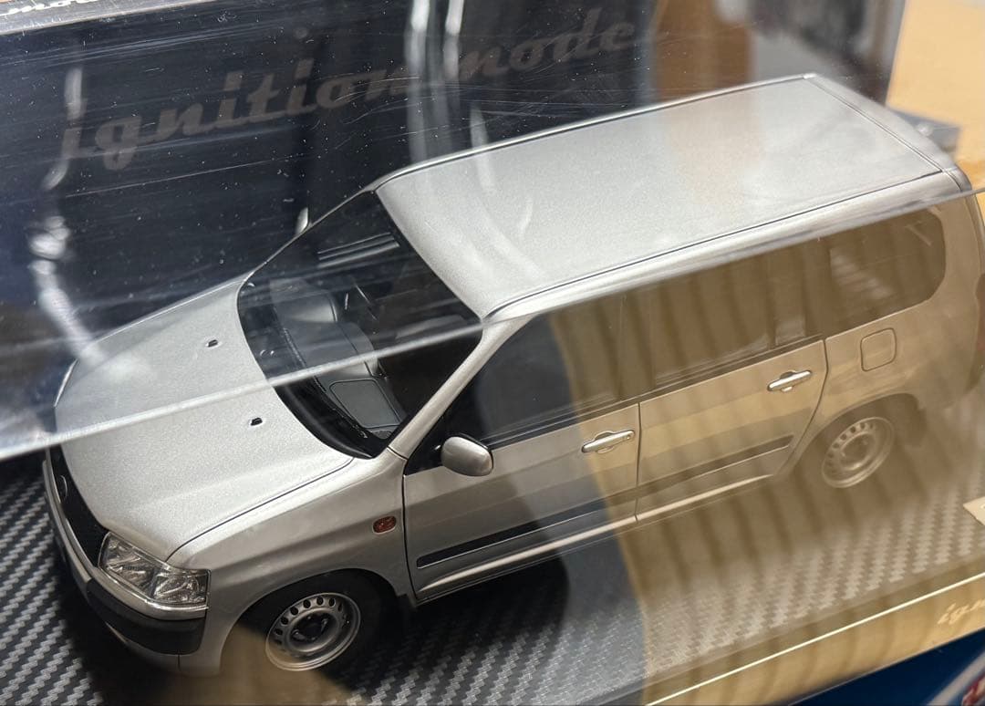 イグニッションモデル 1/18 トヨタ プロボックス