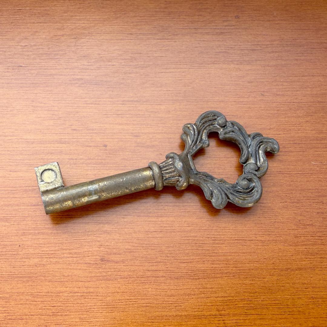 ライティングビューロー 猫脚 イタリア製 鍵付き 象嵌 アンティーク チェスト