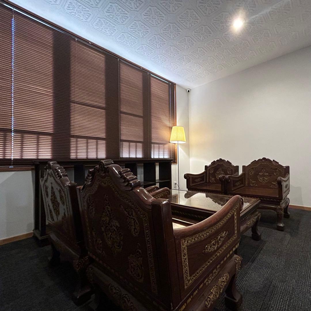 【即配送可！】木彫りが美しい椅子　アジアン　バリ風　アンティーク　美術品