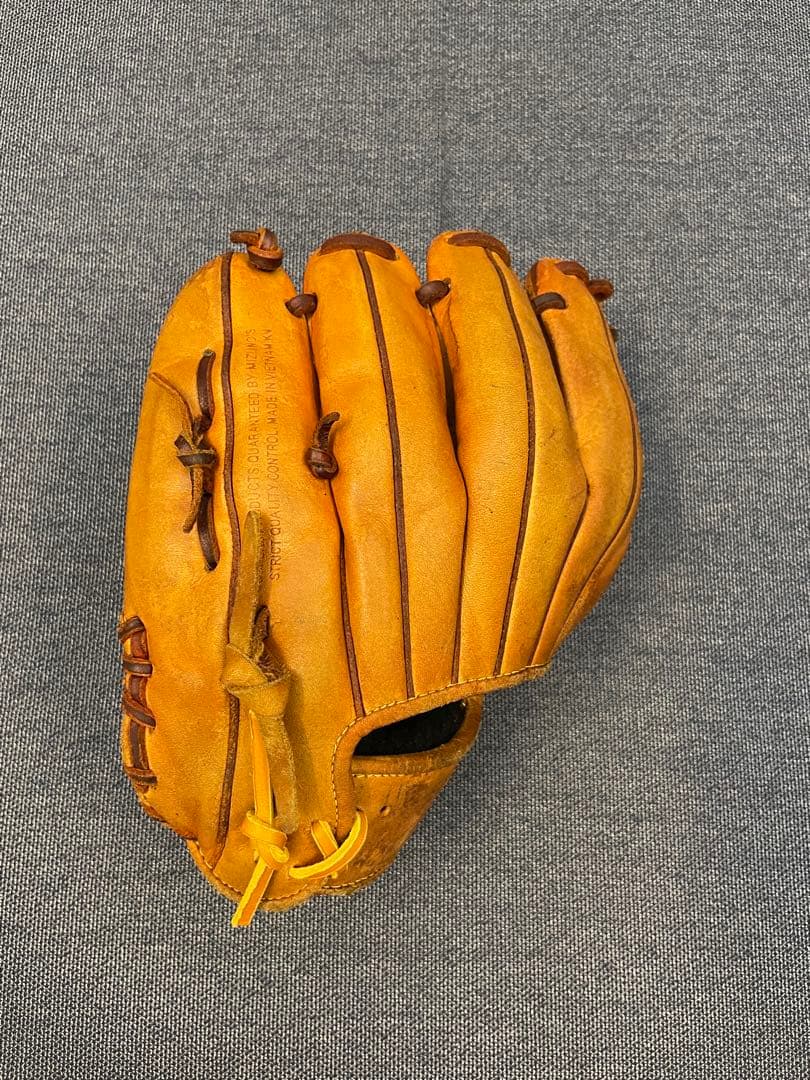 レア！　野球 硬式グローブ 一般用　大人　右投げ　グラブ　内野　右利き　ミズノ