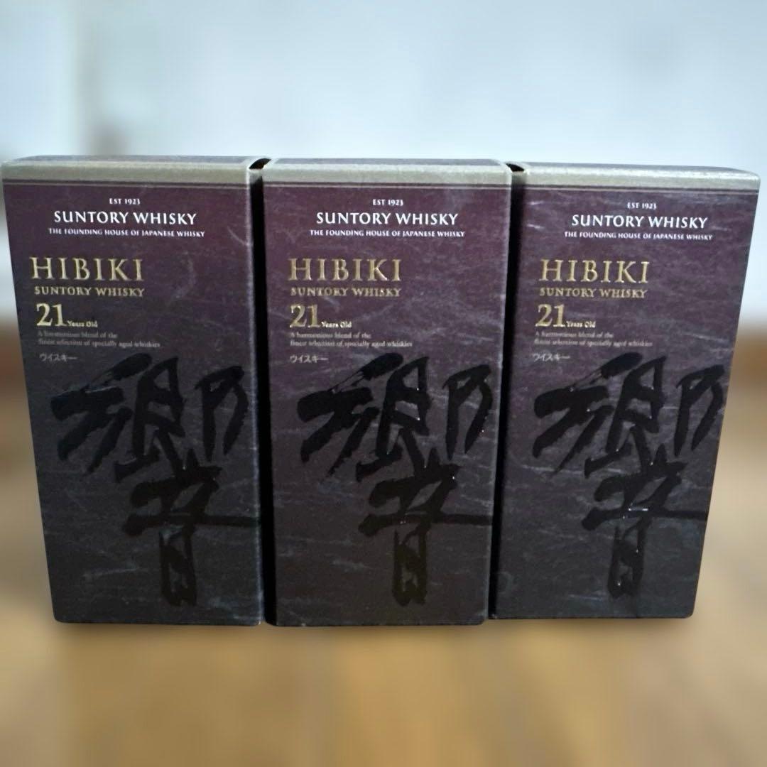 響21年空き瓶と響17年空き瓶