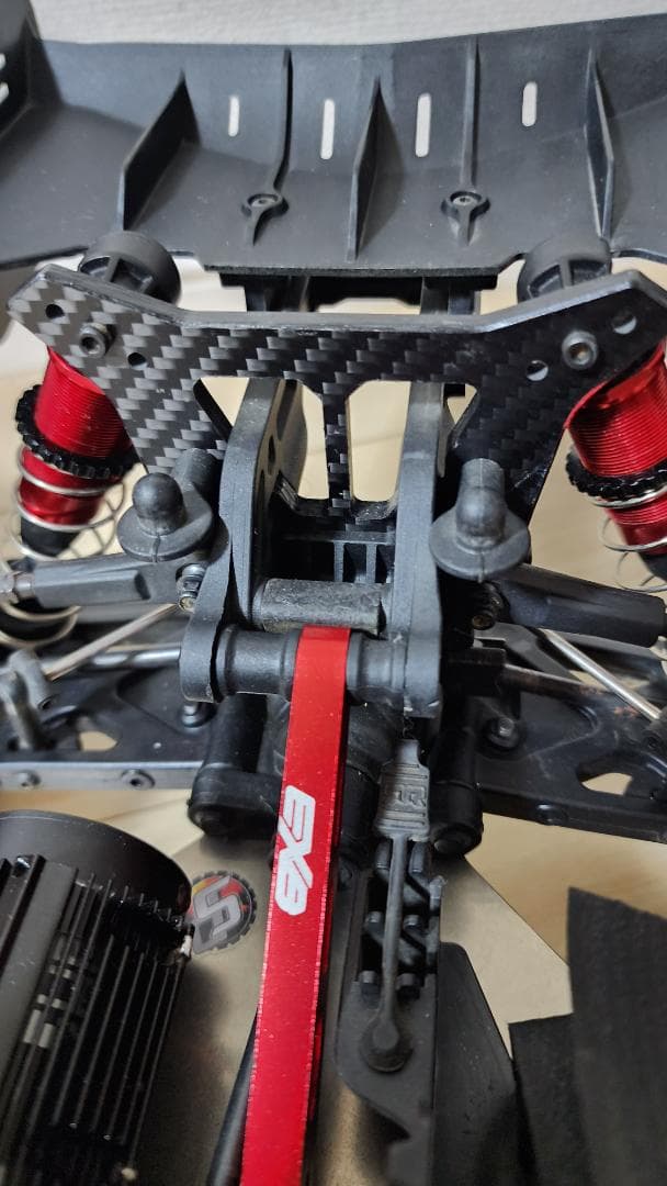 ARRMA TYPHON 6S V5 1/8 社外品チタンシャーシなどを装備