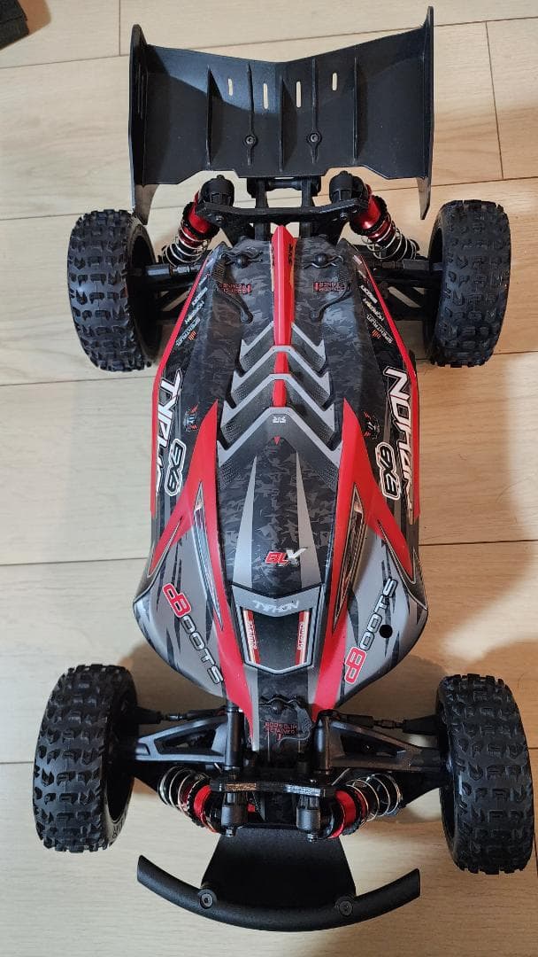 ARRMA TYPHON 6S V5 1/8 社外品チタンシャーシなどを装備