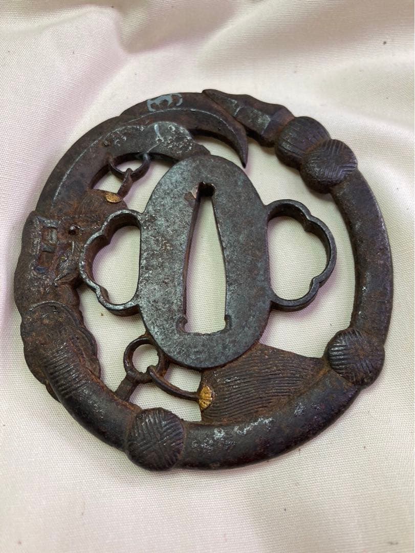 武装具　関羽大薙刀図　銘　武州住　正房　鉄地　金布目象嵌色絵　鍔