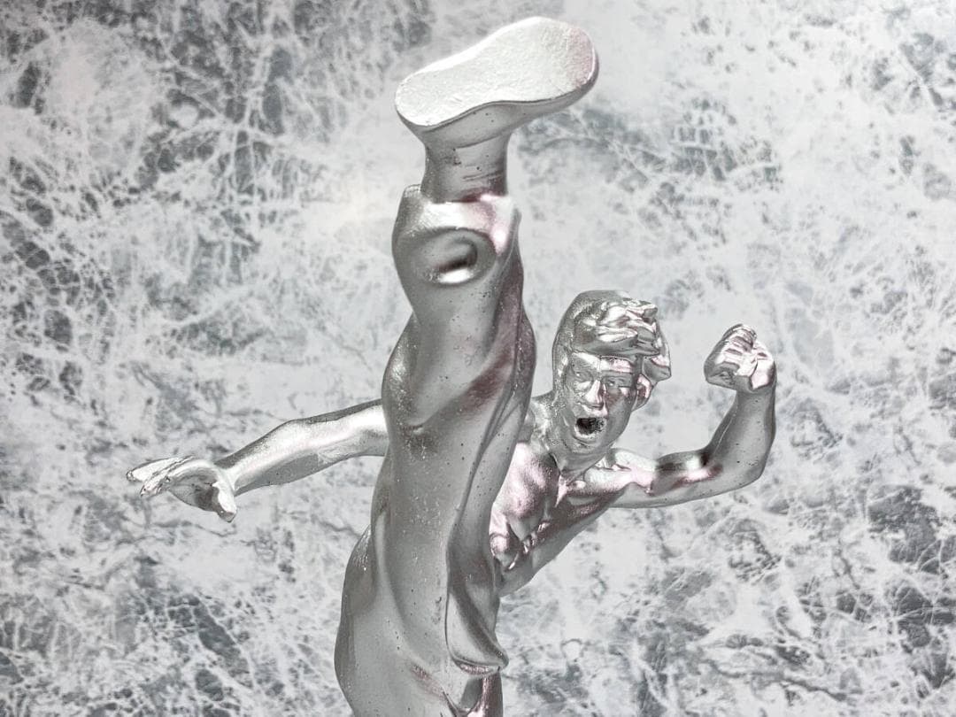 「ブルース・リー　銅像風 フィギュア　シルバー」jo-db