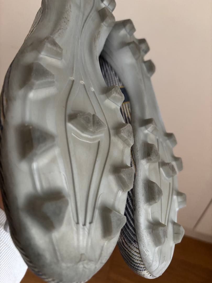 中古品　27.0㎝　MIZUNO アルファ2 Pro サッカースパイクシルバー