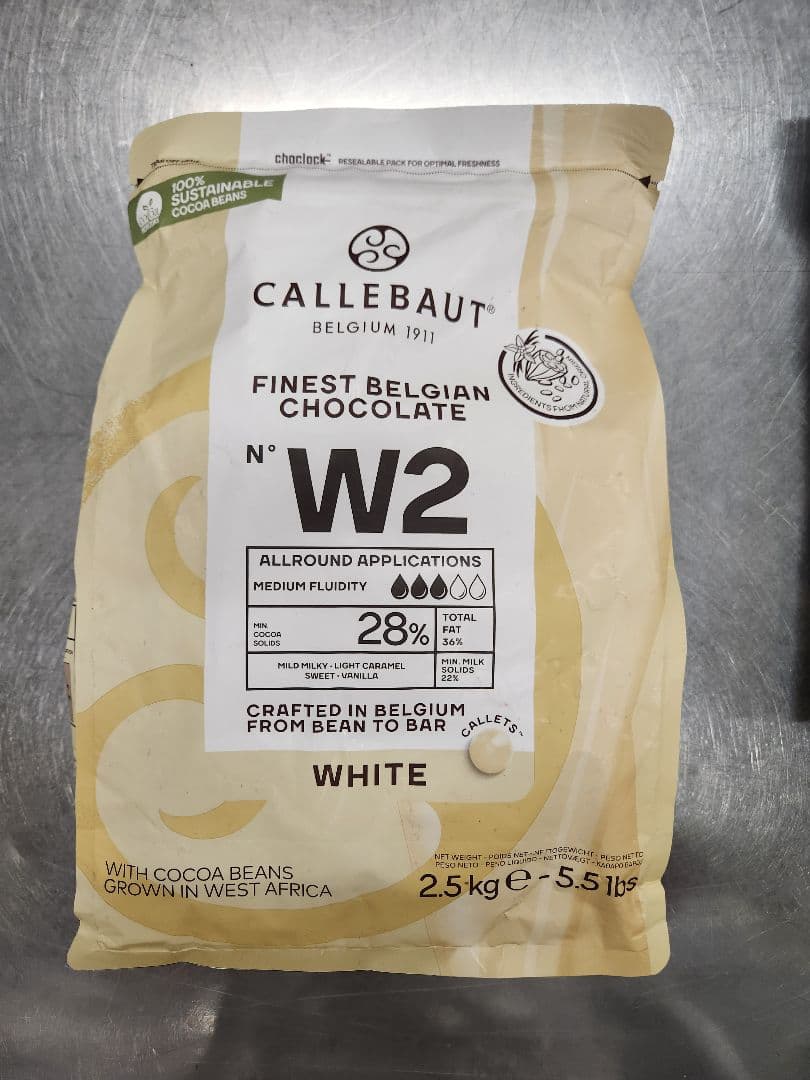 カレボーホワイト2.5kg×2袋、オニキス1.5kg×3袋