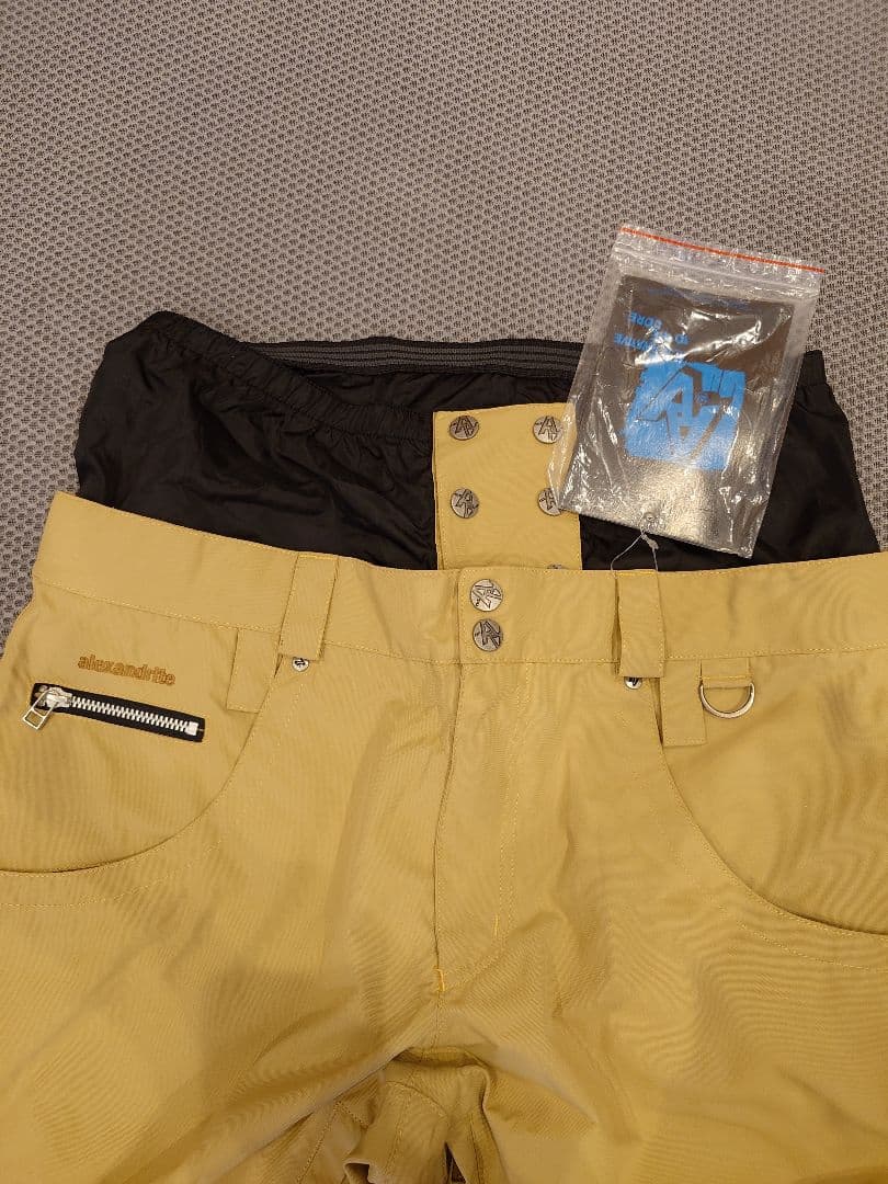 新品ダブルエー AA ALEXANDRITE スノーボードパンツ マスタード色？