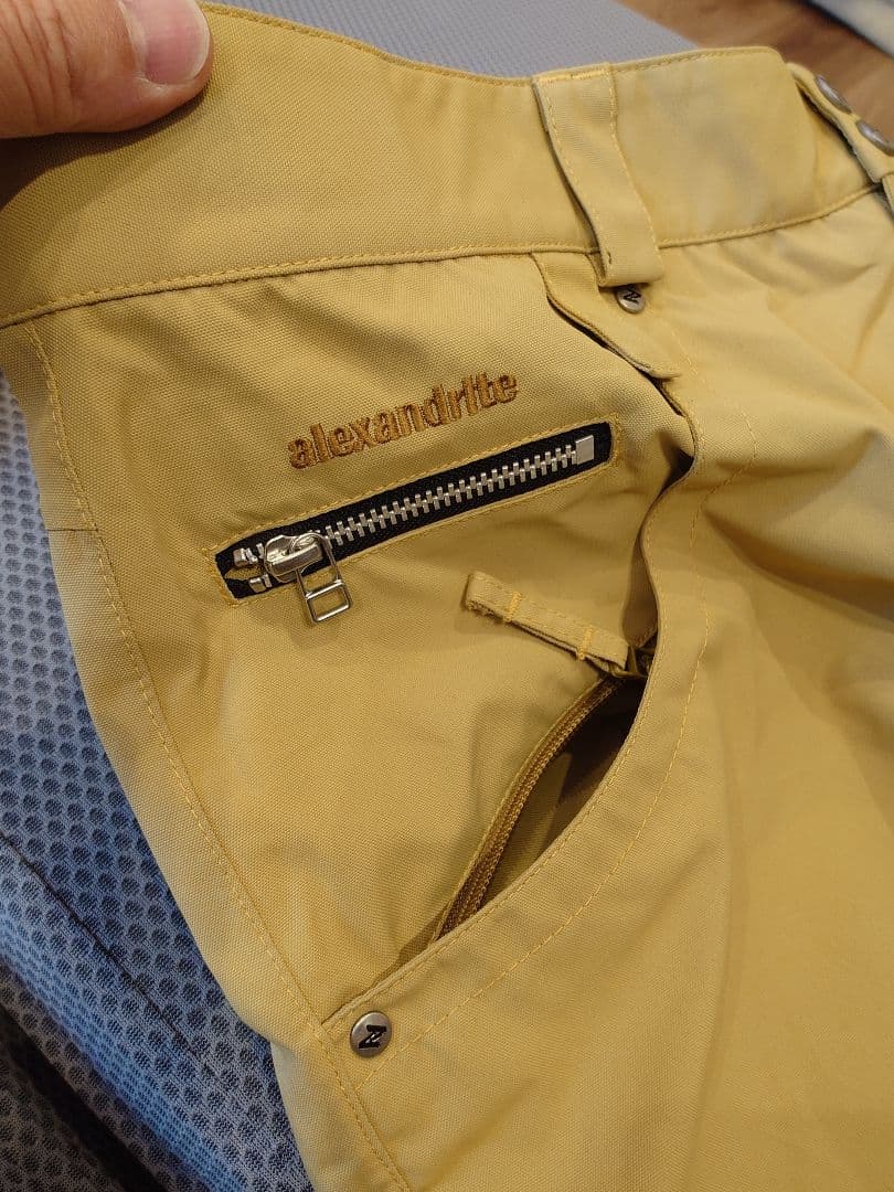 新品ダブルエー AA ALEXANDRITE スノーボードパンツ マスタード色？