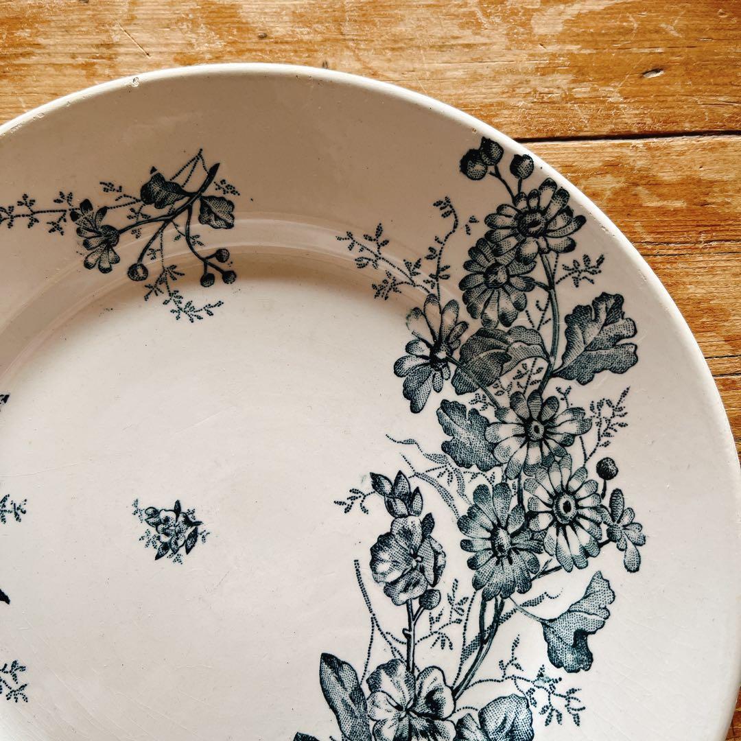 フランス　ブルーの花柄のデザートプレート