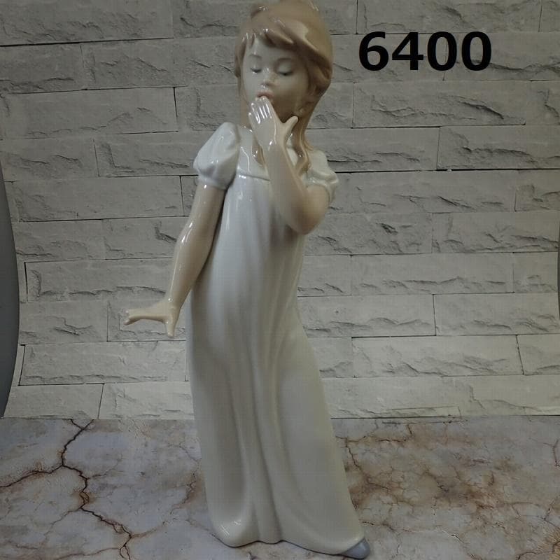 RU-6400 ＮＡＯ フィギュリン あくびをする少女