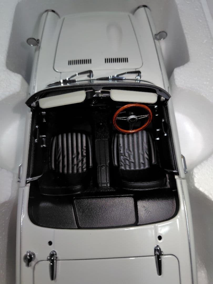 AUTOart Honda S800 1:18 ホワイト