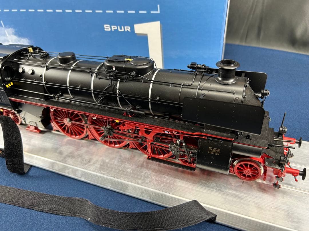 ドイツ 蒸気機関車 KM1 Modellbau BAUREIHE 18.3