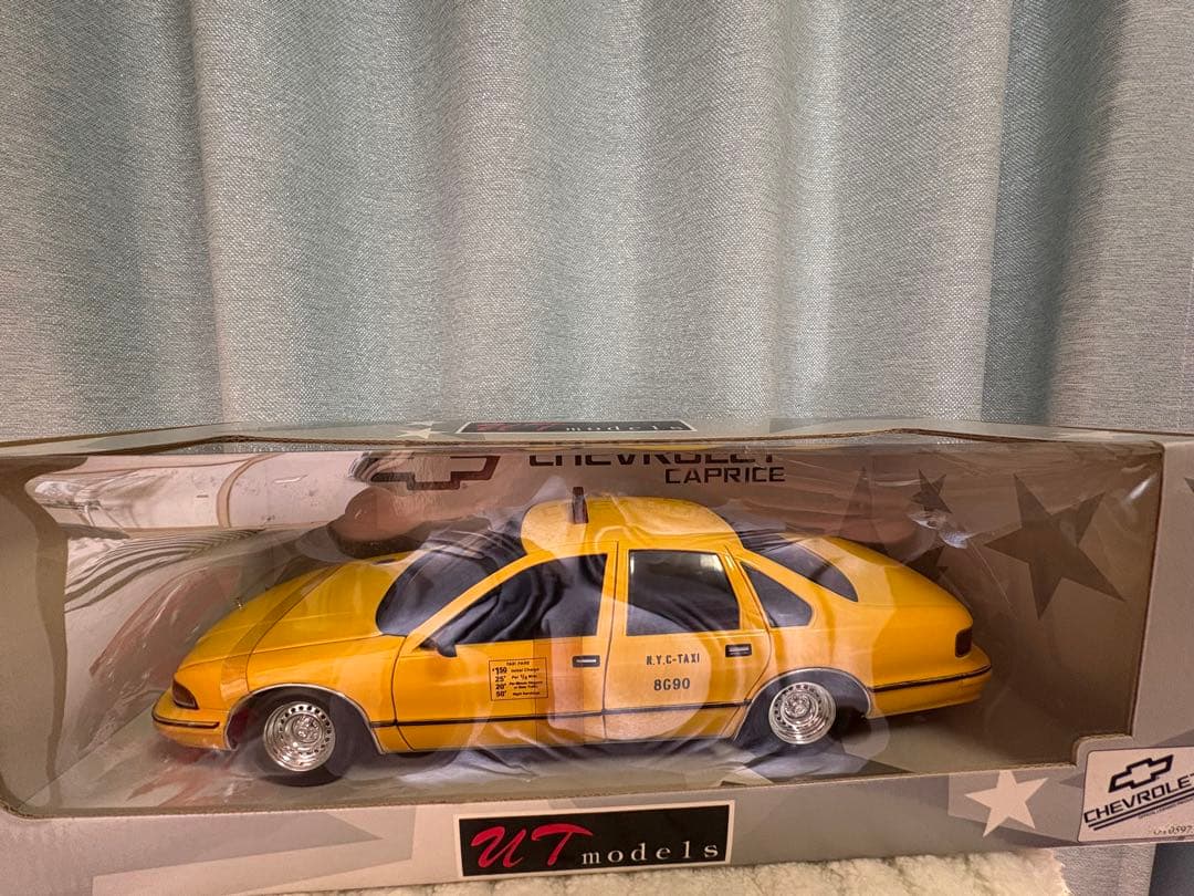 UT models 1/18 シボレー カプリス NYC タクシー 未開封
