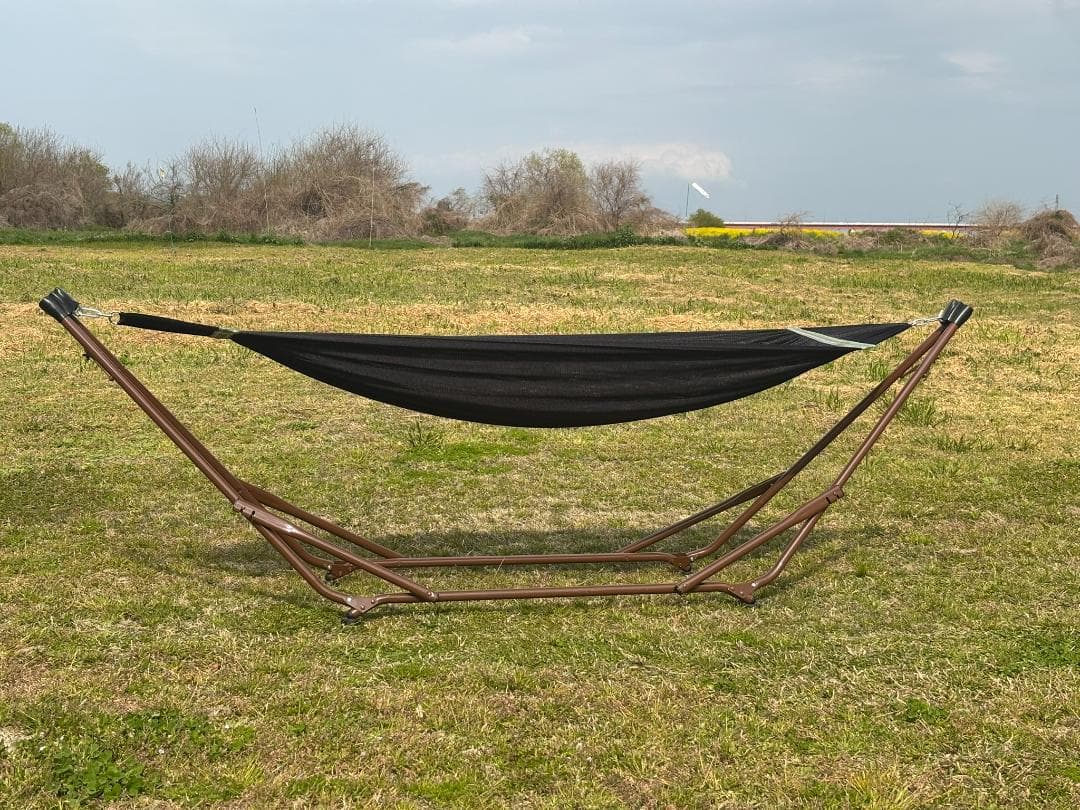 黒いナイロンハンモック 金属フレーム付き