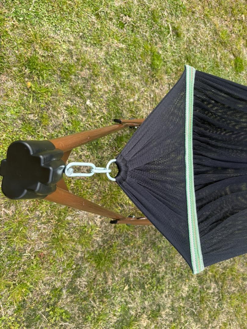 黒いナイロンハンモック 金属フレーム付き