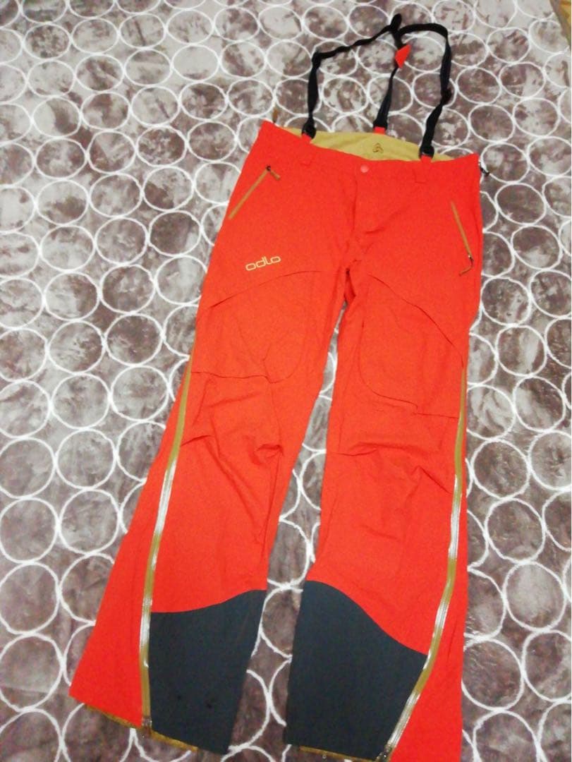 オレンジ スキーウェア サスペンダー付き　スウェーデン製ハードシェルパンツ