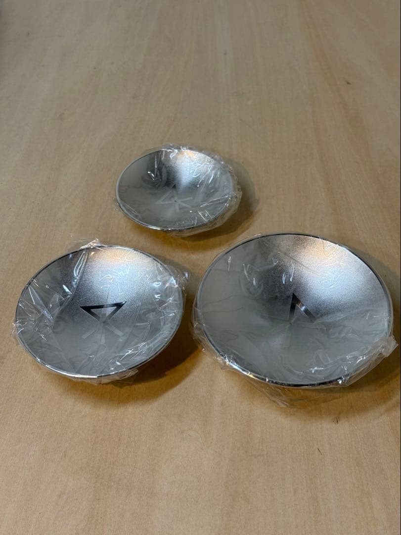 錫製三ツ重盃と黒塗の盃台のセット