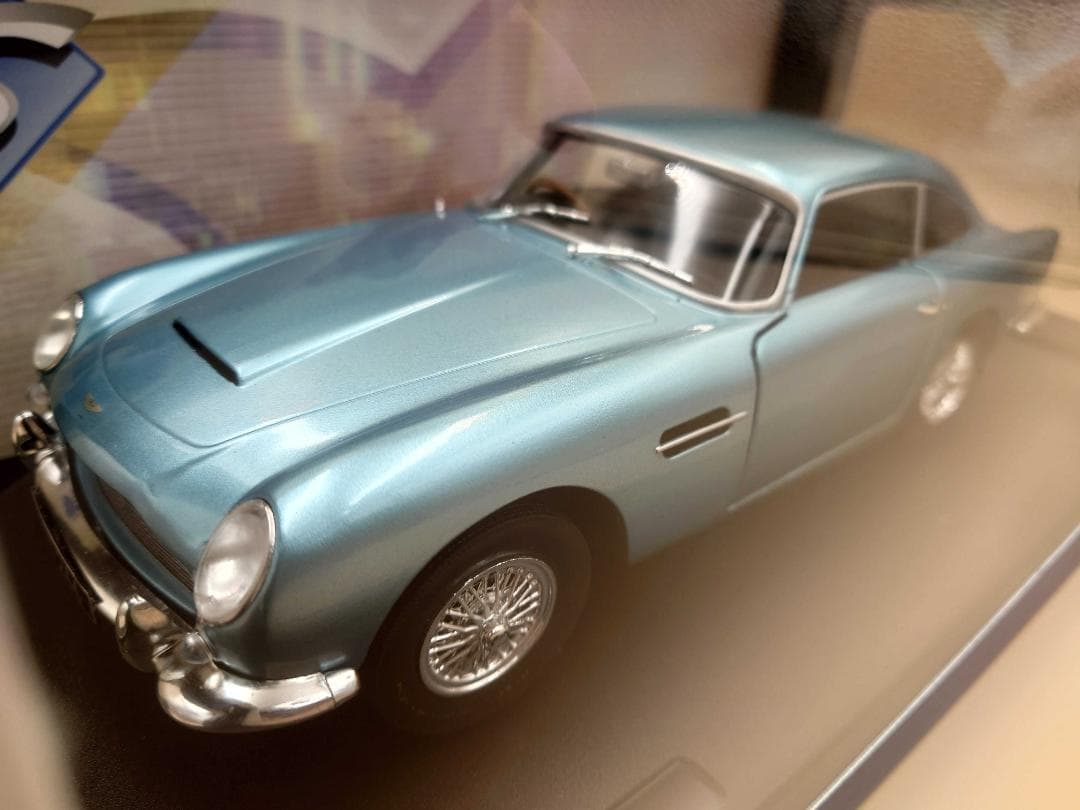 1/18 アストンマーティン DB5 1964 ブルー ソリド製ダイキャスト