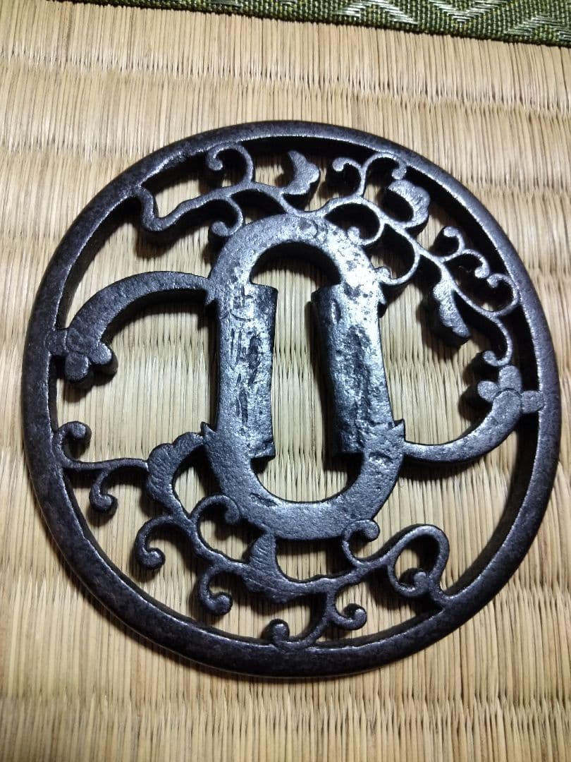 希少　鉄鍔　鐔　(忠好作　丁子透かし)　江戸時代　赤坂忠好　箱付き