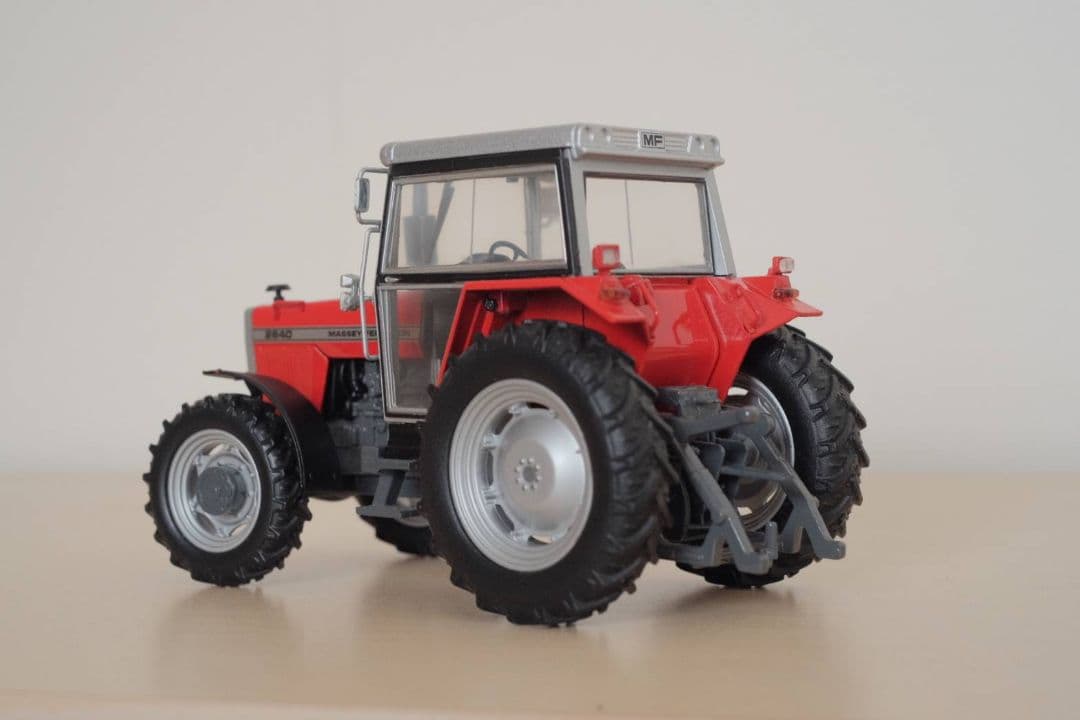 1/32　Massey Ferguson 2640　トラクター　ミニチュア