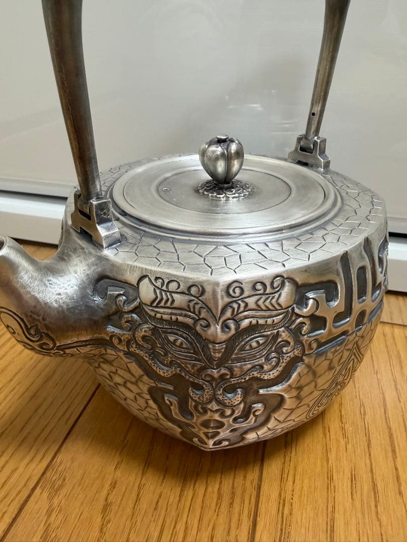 純銀製　四面饕餮文様彫刻　銀瓶　湯沸　煎茶道具　古美術　約622g