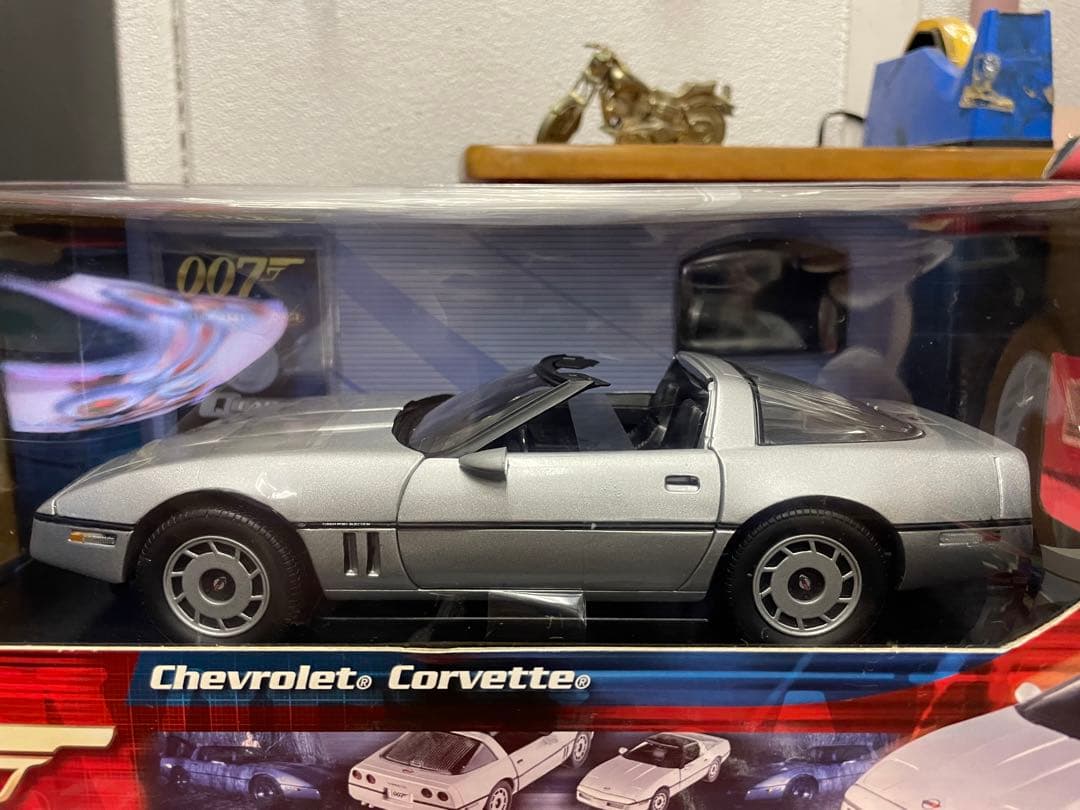 007ボンドカー　　シボレー　コルベット