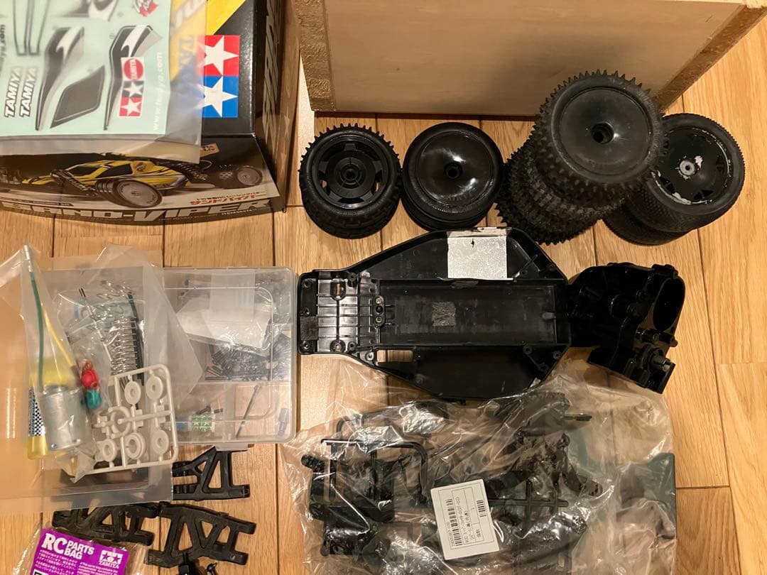 タミヤ ラジコン本体サンドバイパーDT02とラジコンケース(自作)のセット