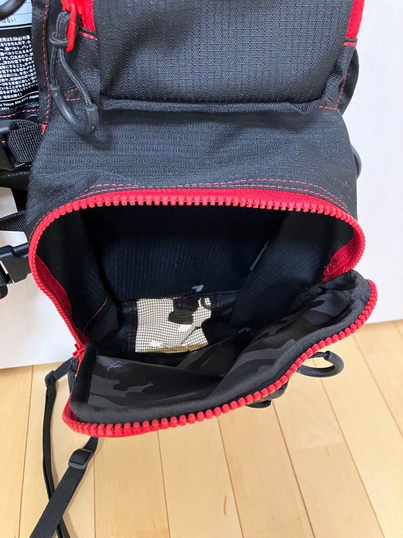 Daiwa フィッシングベスト ブラック/レッド