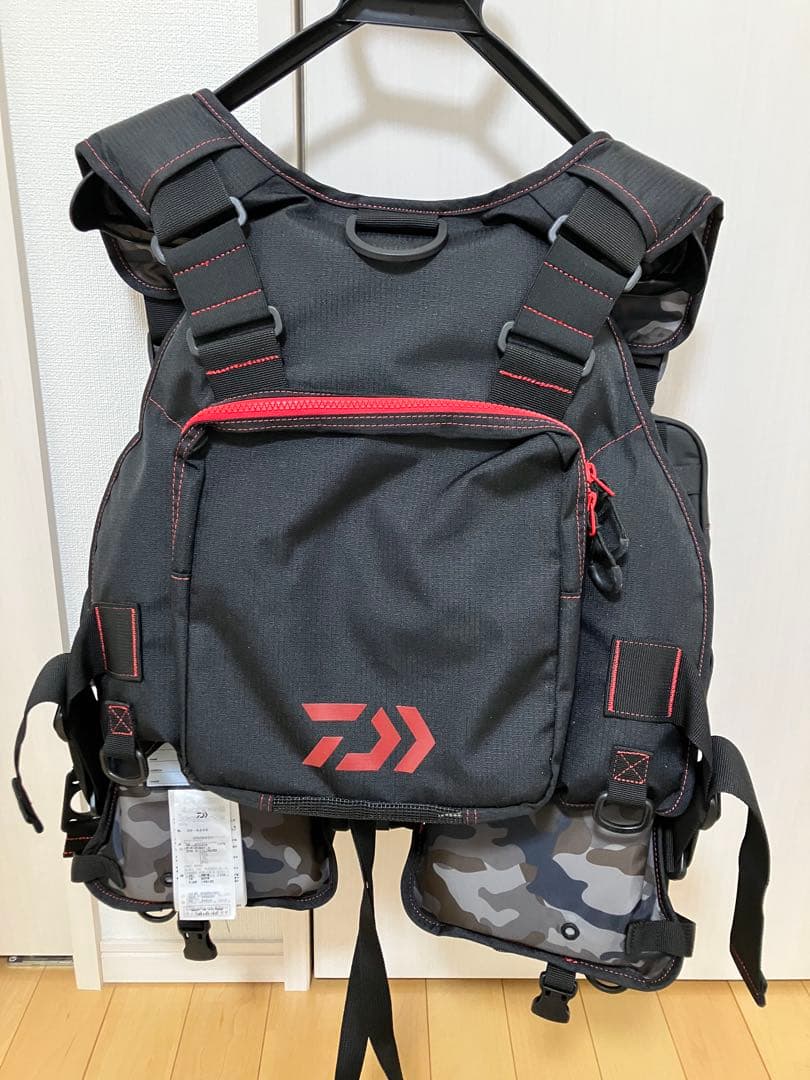 Daiwa フィッシングベスト ブラック/レッド