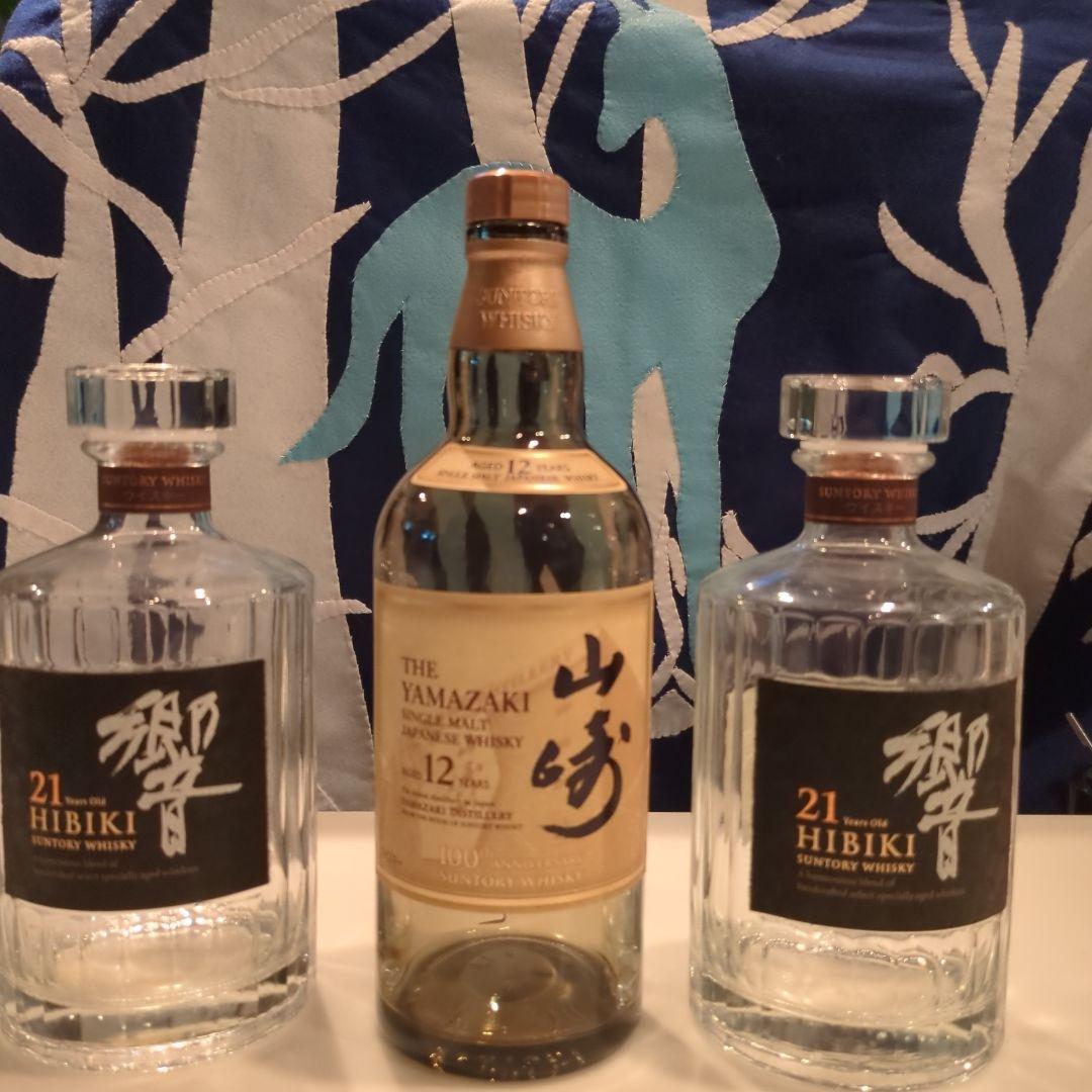 サントリーウイスキー響21年空き瓶箱無×２本と山崎12年空き瓶箱無×１本セット。