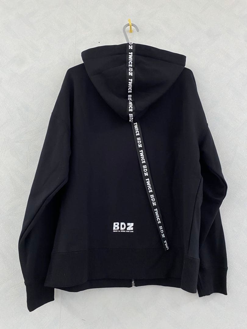 美品 TWICE 1st ARENA TOUR 2018 BDZ パーカー M