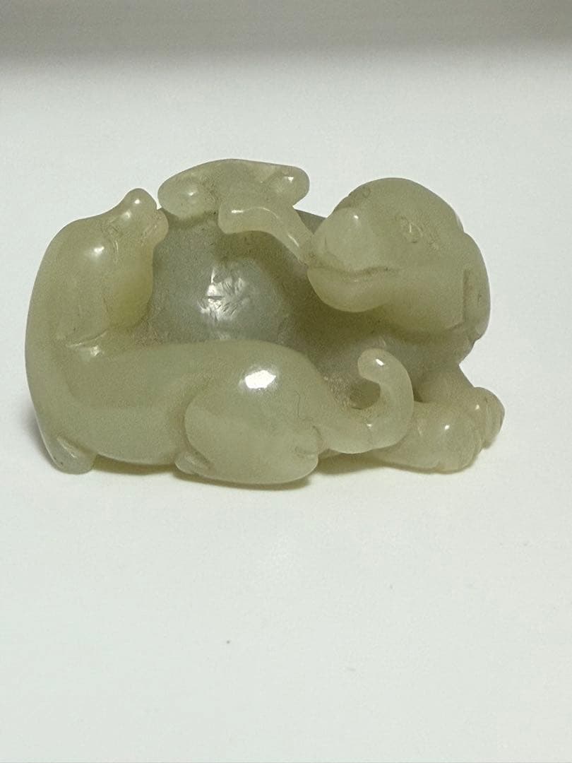 本物玉　玉石彫刻　和田玉　神獣刻　根付　紙鎮　置物