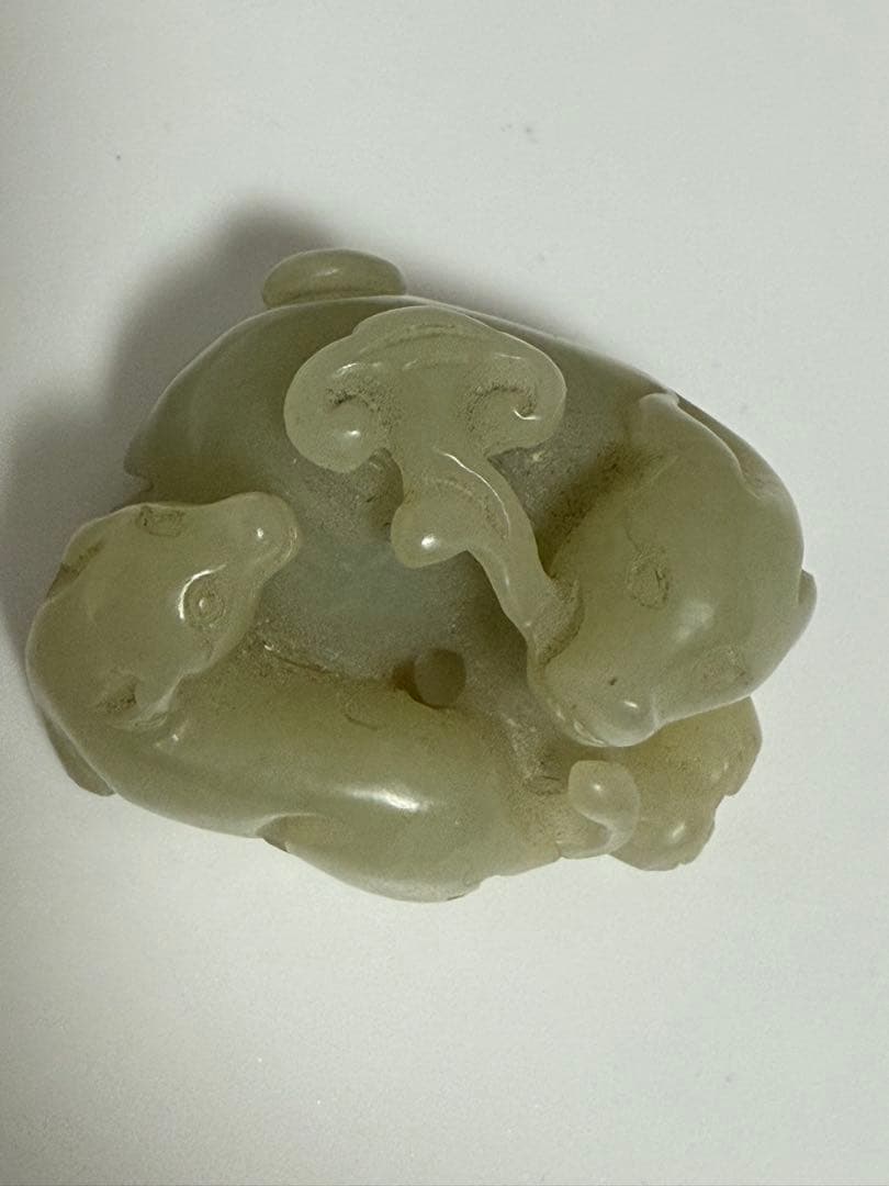 本物玉　玉石彫刻　和田玉　神獣刻　根付　紙鎮　置物