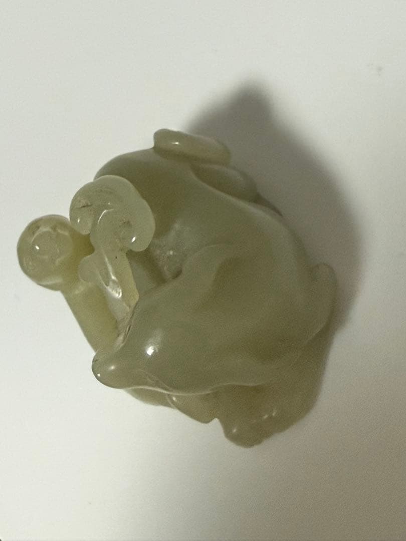 本物玉　玉石彫刻　和田玉　神獣刻　根付　紙鎮　置物