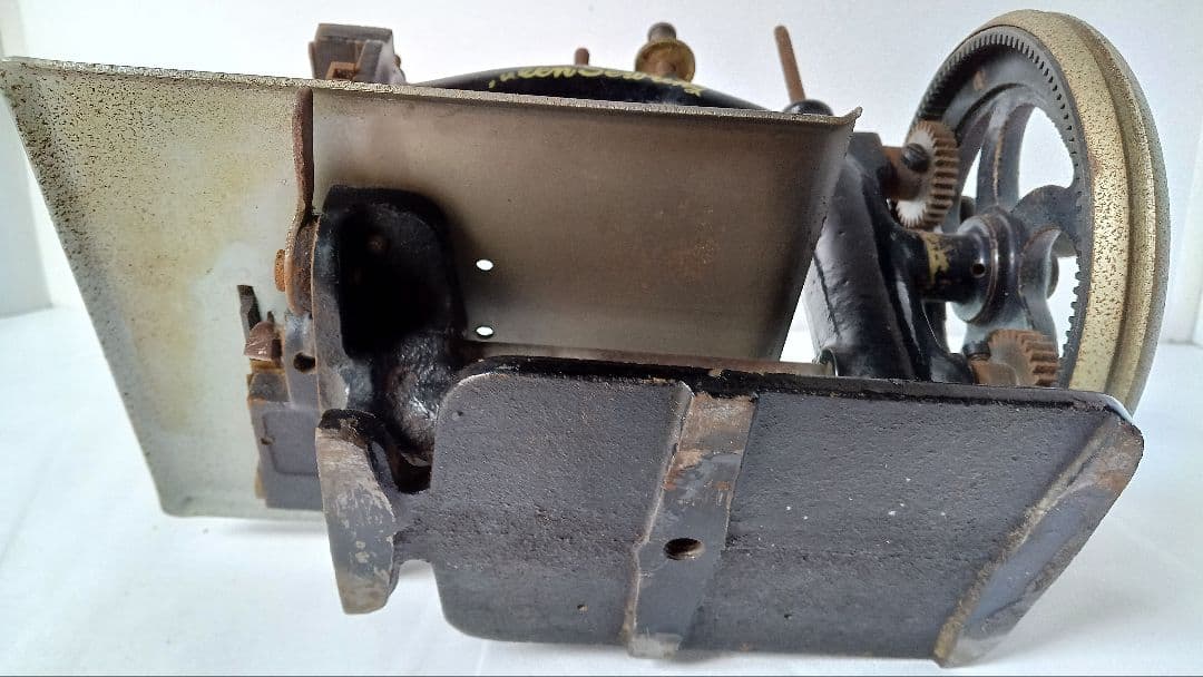 お値下げ　Queen 手回しアンティーク　ミシン