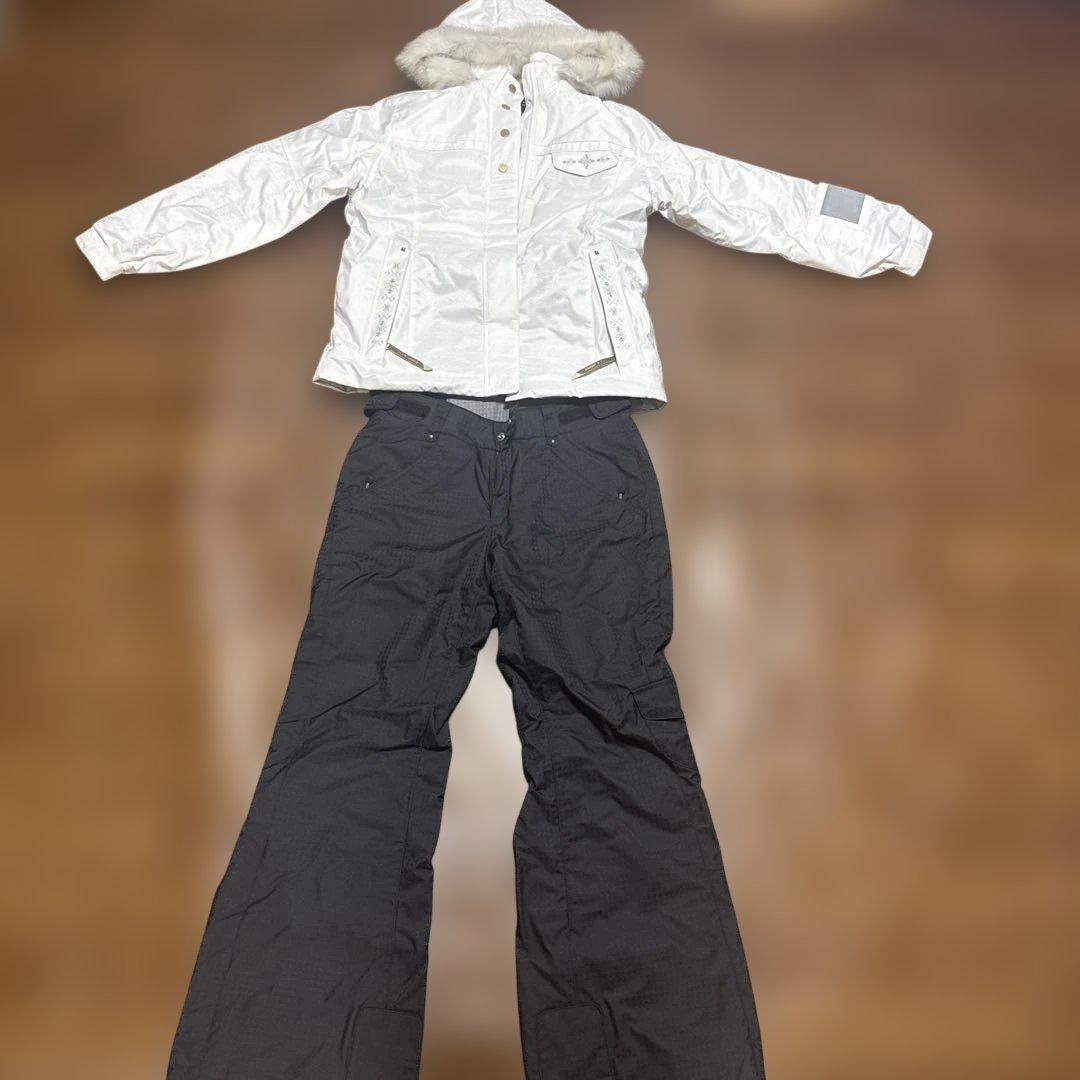 GOLDWIN スキーウェアホワイト ファー付き ジャケット・パンツセット