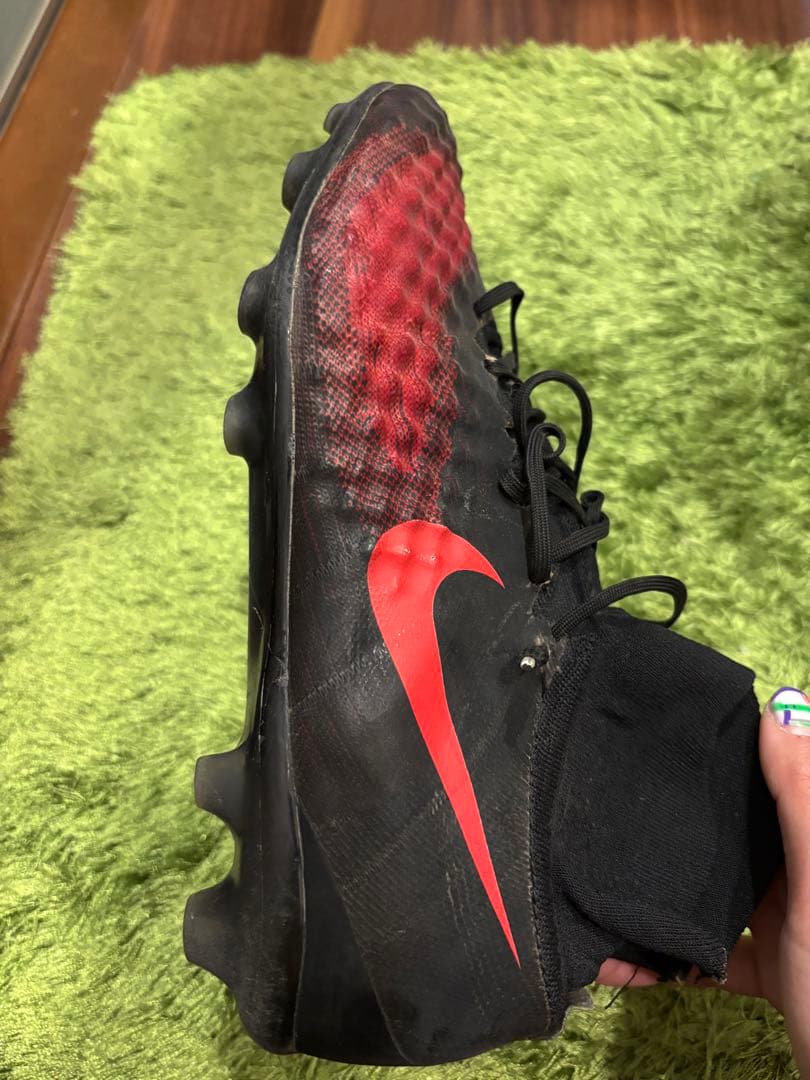 Nike サッカーシューズ ブラック/レッド ハイカット