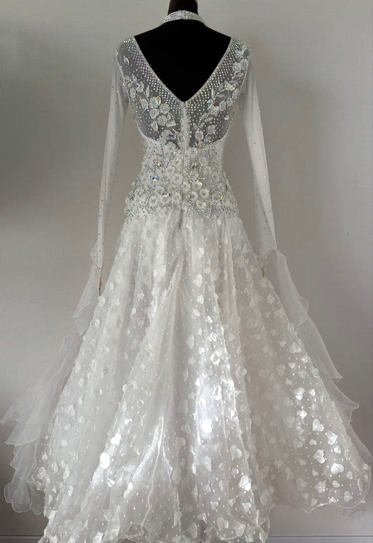 【処分価格】社交ダンスドレス　デモ用ドレス　競技用　ソシアル　白