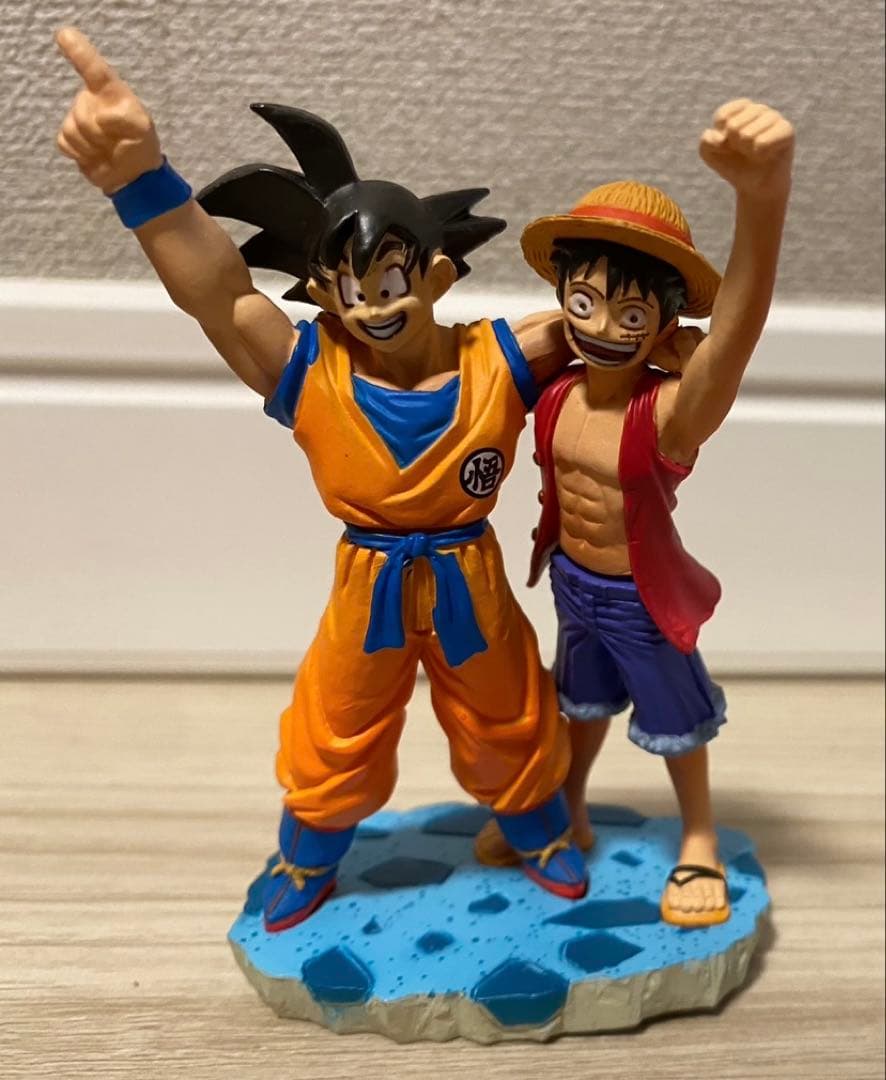 ドラゴンボールカプセルネオ　withワンピース　ジャンプ40周年　悟空フィギュア