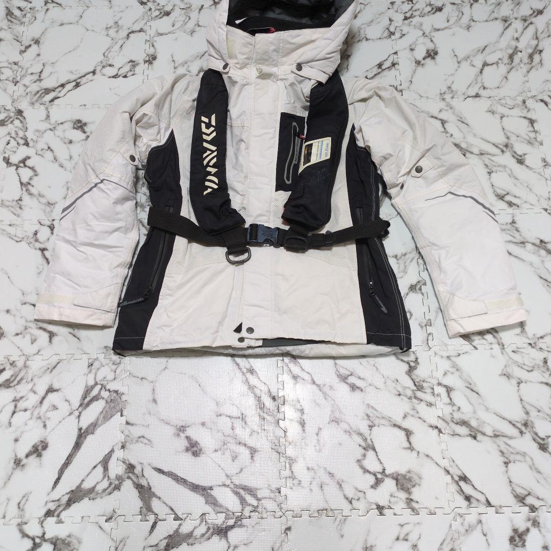 桜マークライブジャケットとワークマンの防寒着上着のみ