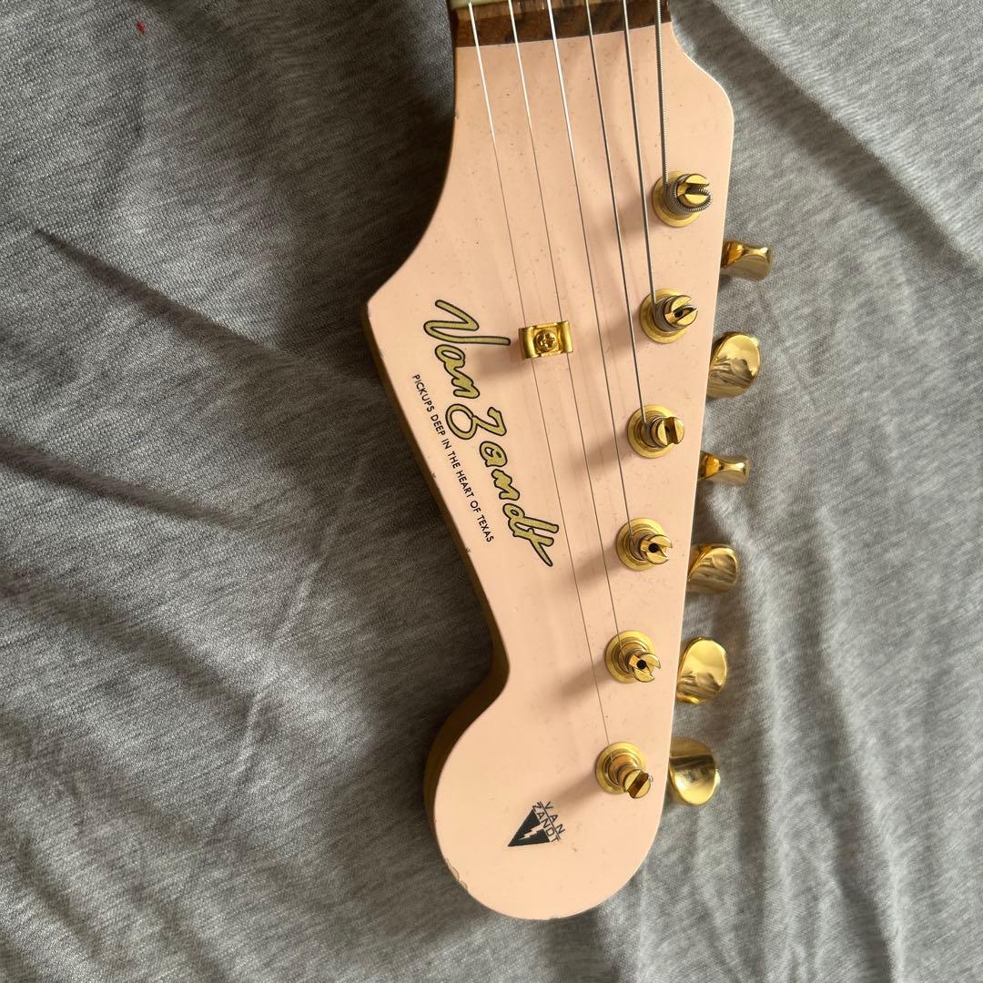 ヴァンザント　ストラト エレキギター ピンク ソリッドボディ