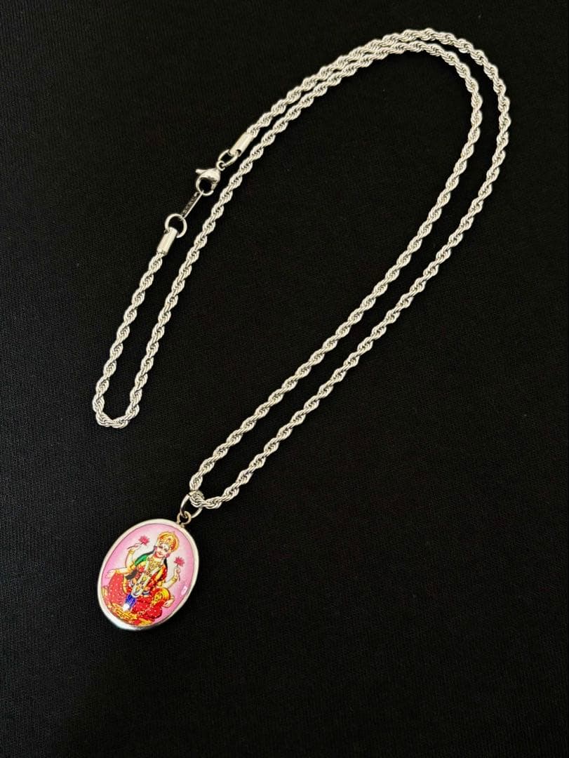 《週末価格》藤井風さん　オームペンダント 女神ラクシュミー〈ピンク〉