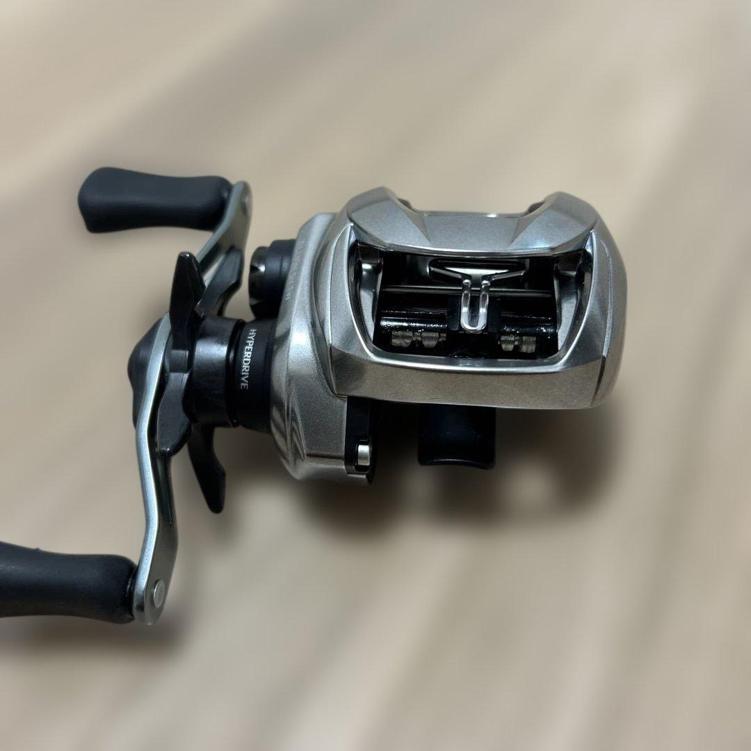 ダイワ　21ジリオンSVTW1000H (右ハンドル/ギア比：7.1)