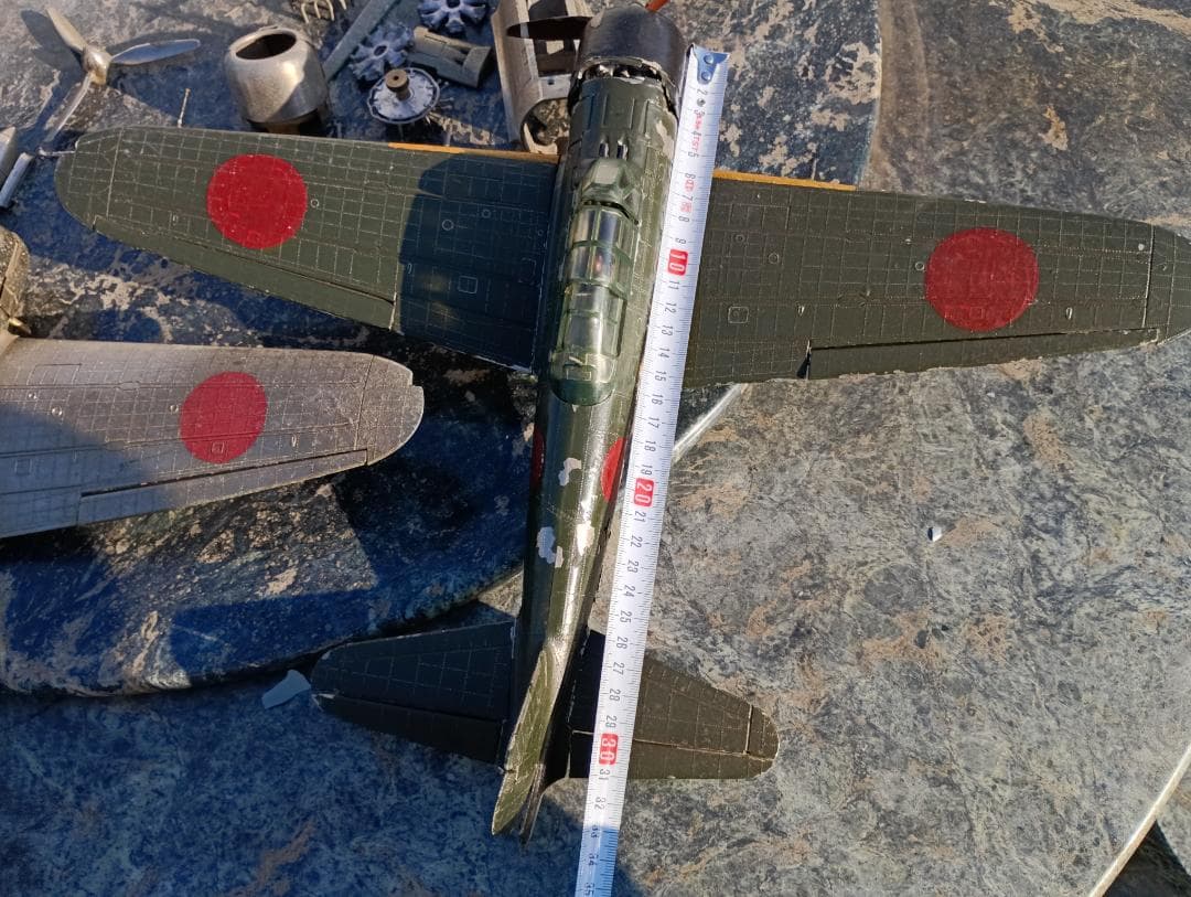 １６０４）ずっしり重いダイカスト製　ゼロ戦？　２機まとめて　難あり